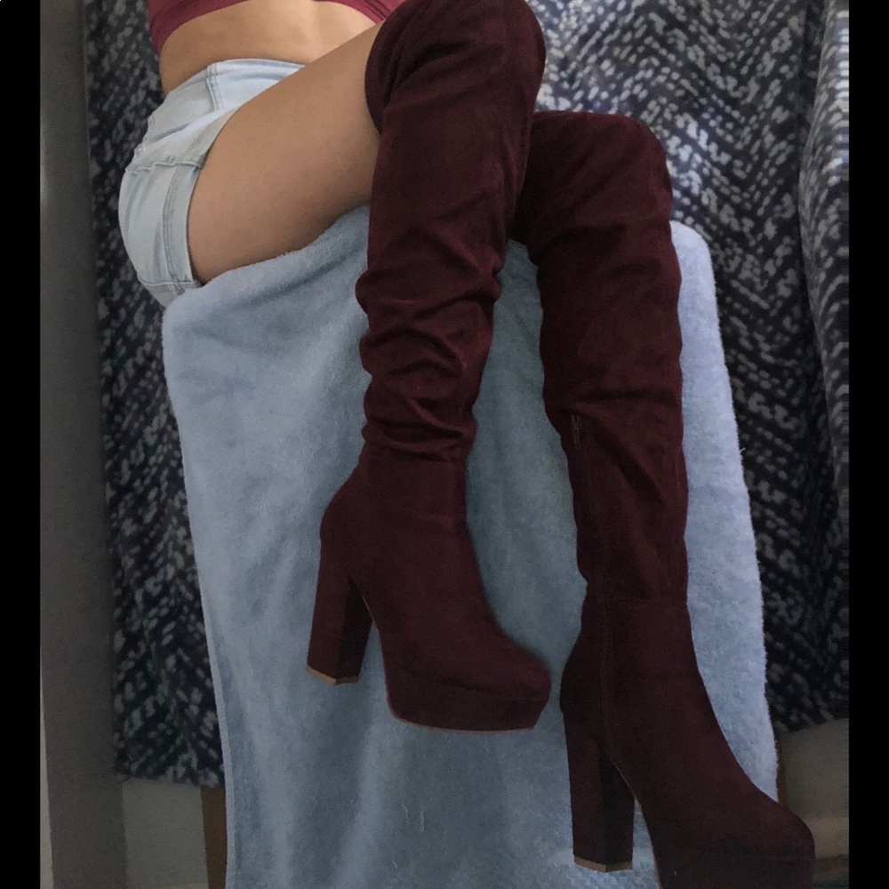 Women’s 70’s style High Rise Burgundy Boots